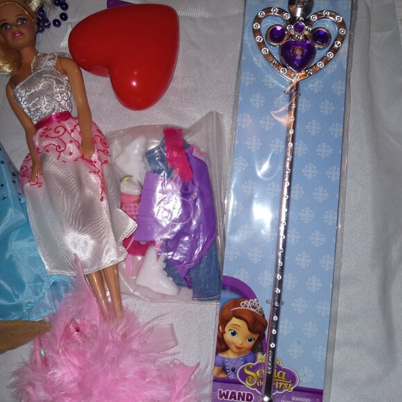 Ultimate Girls’ Toy Bundle: Dolls, Princess Toys, Jewelry, Plush & More! - Picture 4 of 6